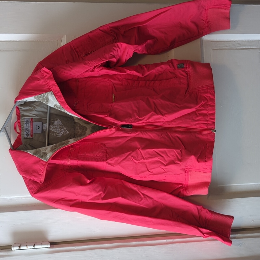 Pink Columbia winter jacket. Convert board wear. Size M